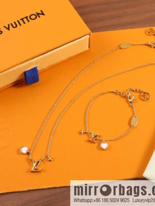Louis Vuitton Louis Vuitton Qixi Festival limited LV pink peach heart love necklace, bracelet