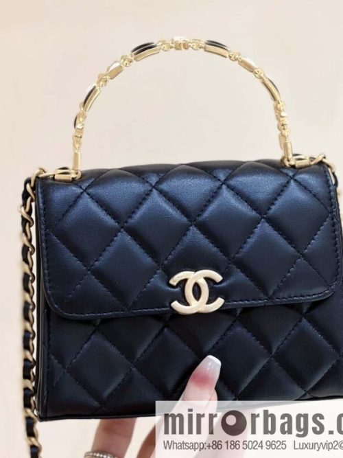 CHANEL 22b autumn and winter new trailer series Kelly enamel handle bag AP2945