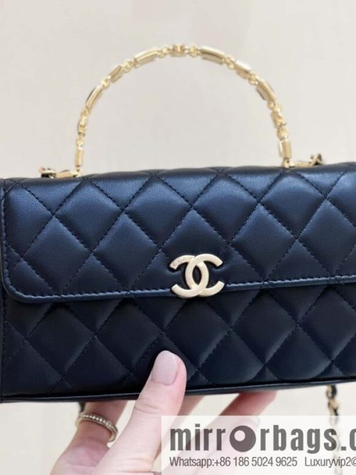 CHANEL 22b autumn and winter new trailer series Kelly enamel handle bag AP2946