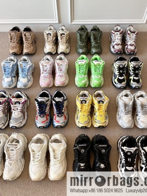 𝐁𝐚𝐥𝐞𝐧𝐜𝐢𝐚𝐠𝐚 𝐑𝐮𝐧𝐧𝐞𝐫| seven generations. Vintage do old dad sneakers