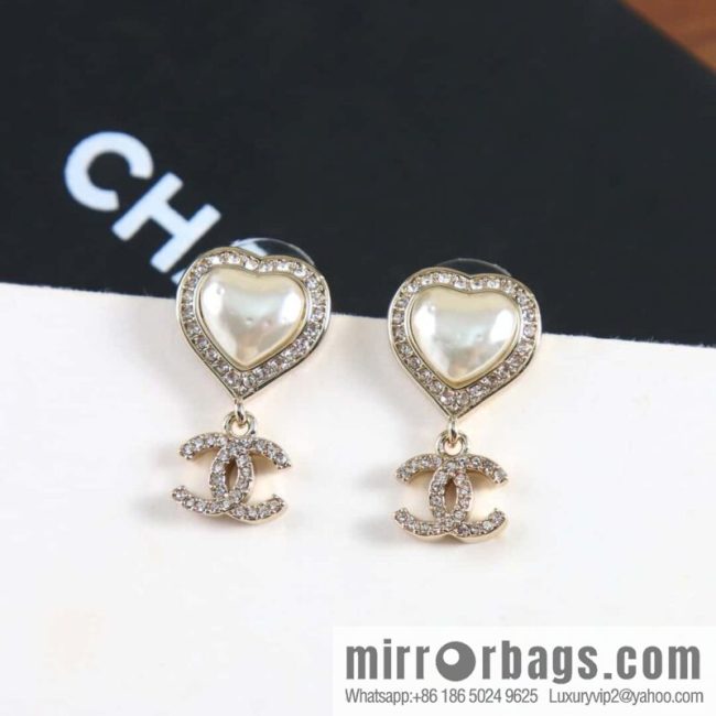 New ☑️ Chanel C2 double c peach heart love stud earrings - Image 2