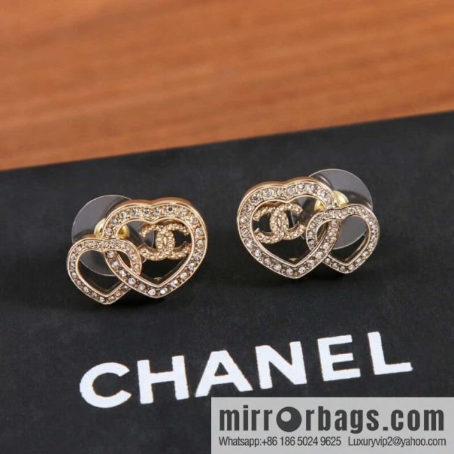 New ☑️ Chanel C1 double c double peach heart love hollow stud earrings