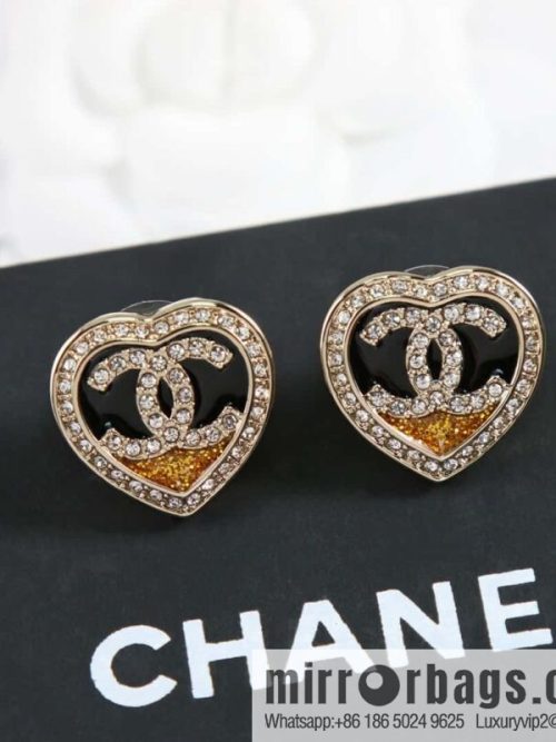 New ☑️ Chanel C1 double c peach heart love stud earrings