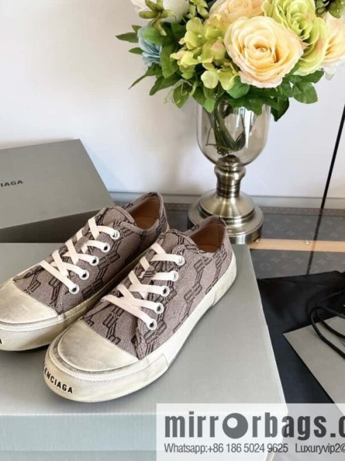 𝐁𝐚𝐥𝐞𝐧𝐜𝐢𝐚𝐠𝐚 Balenciaga, spring and summer Vintage do old canvas vulcanized shoes