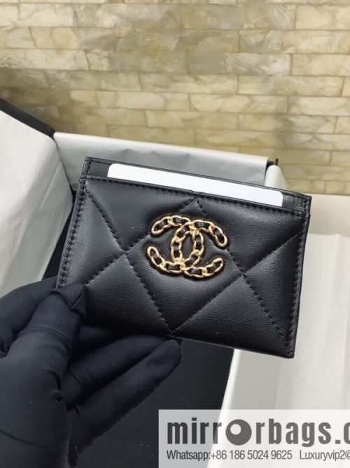 CHANEL classic rhombus 19 sheepskin gold buckle big cc logo card holder AP1167