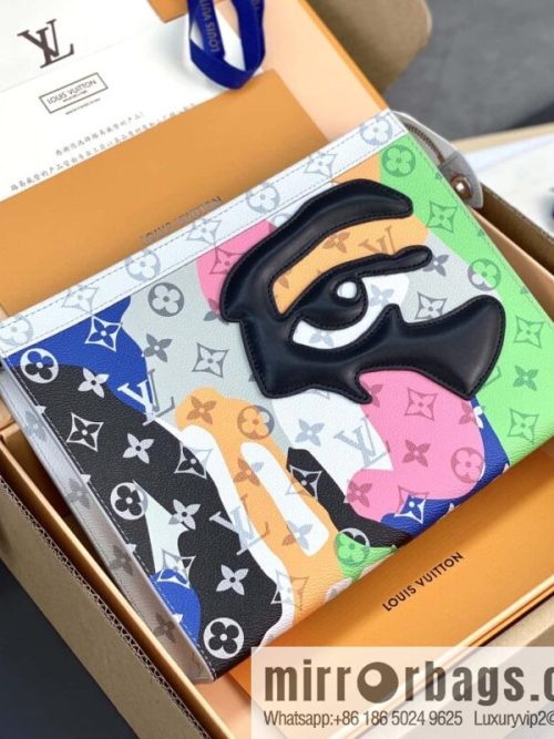 LV M82589 POCHETTE VOYAGE clutch bag