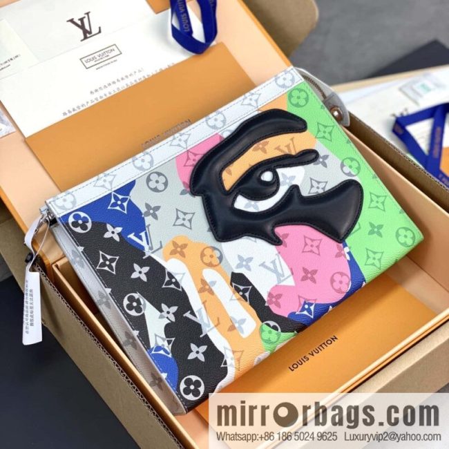 LV M82589 POCHETTE VOYAGE clutch bag