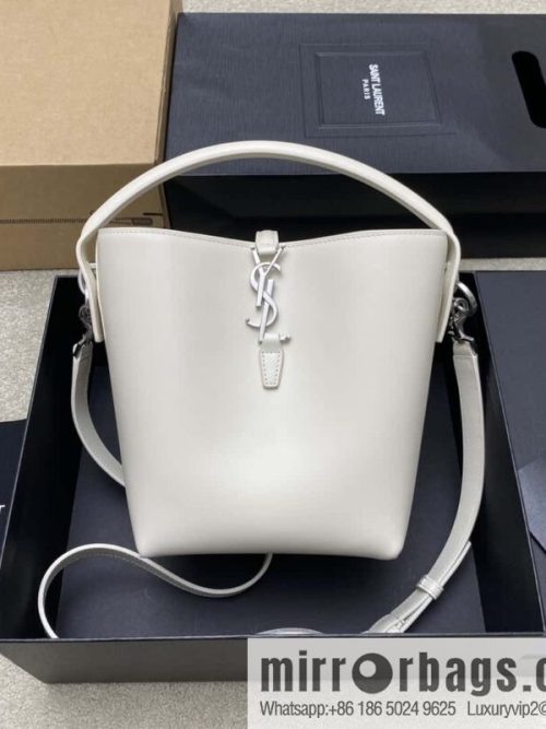 New LE 5A-7 series small bucket bag white plain weave/gold Model: 749036