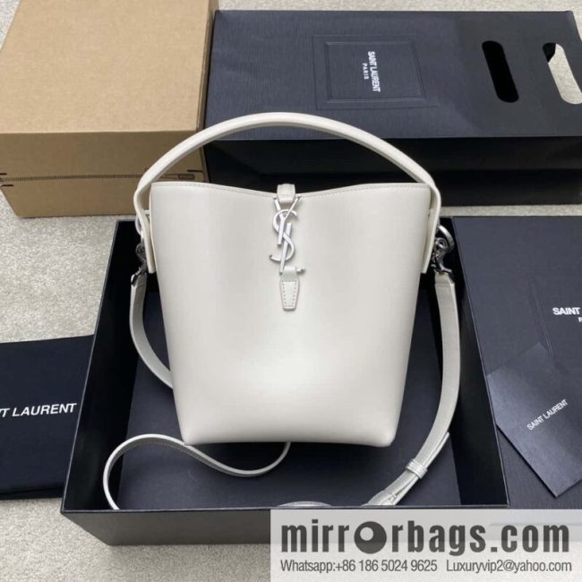 New LE 5A-7 series small bucket bag white plain weave/gold Model: 749036