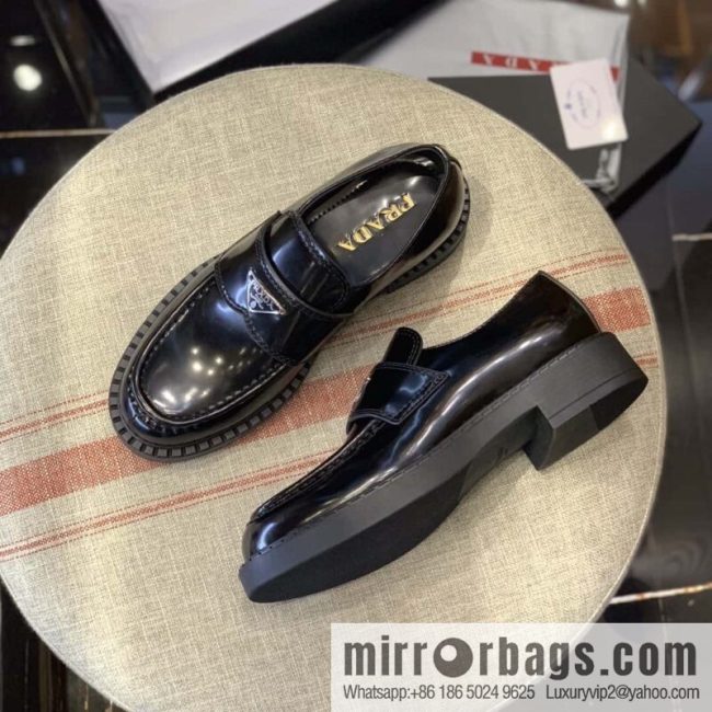 PRADA triangular logo decoration, glossy loafers