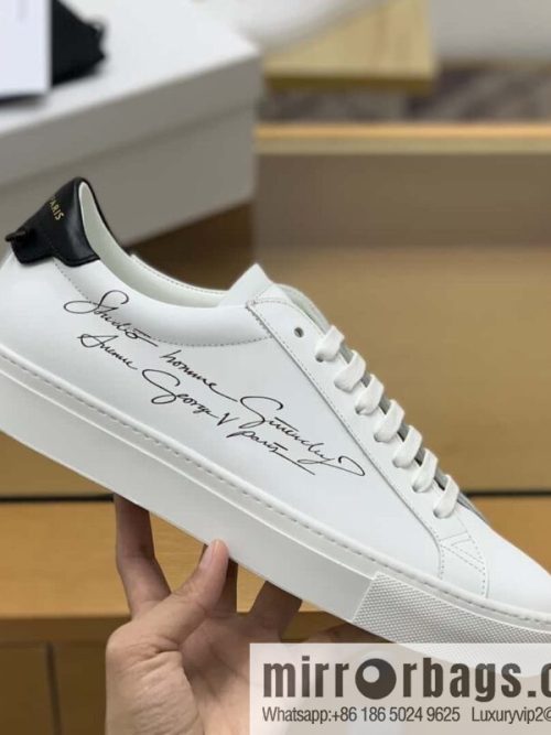 Givenchy/Givenchy, matte white leather (fabric) Urban Street sneakers