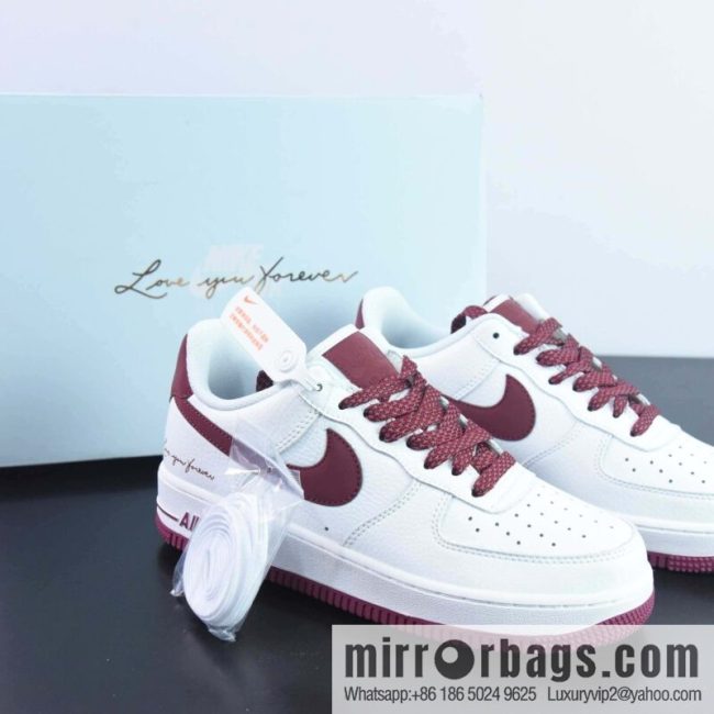 Nike Air Force 1 AF1 Air Force One/low-top, white and red burgundy signature printed item number: LO1718-059