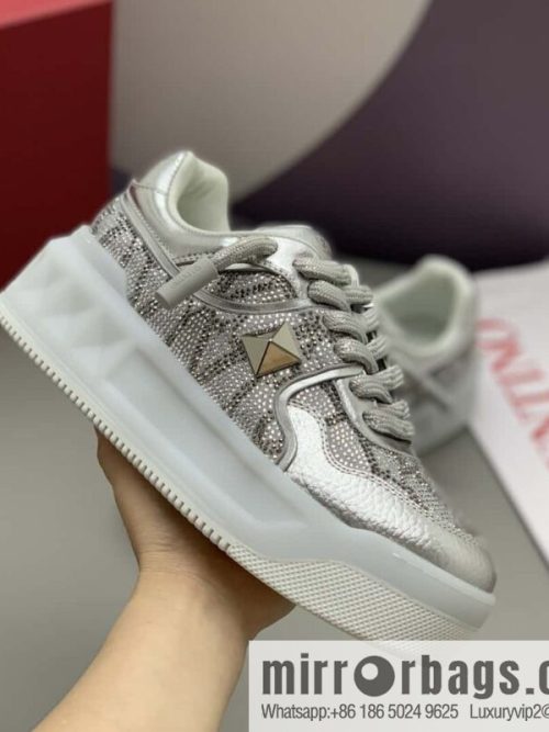 Valentino Valentino VLTN screen printed logo, women\'s low-top casual sneakers
