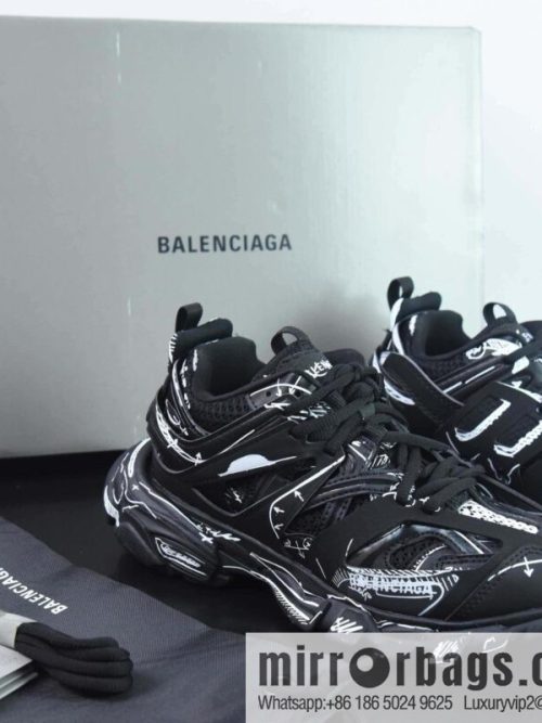 Balenciaga Balenciaga Track 1.0 old printed graffiti, limited custom color 3rd generation 3.0 low top, dad shoes