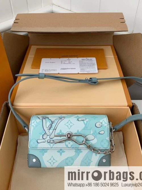 LV M22637 Steamer Wearable Wallet