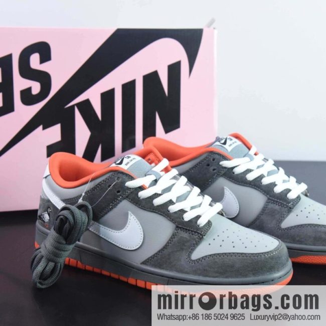 Dunk SB Low Staple NYC Pigeon Sneakers SKU 304292-011