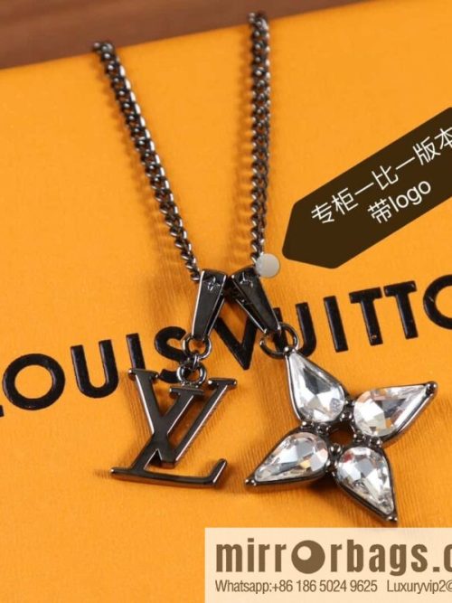 Louis Vuitton LV FLOWER CUT Flower Letter Necklace