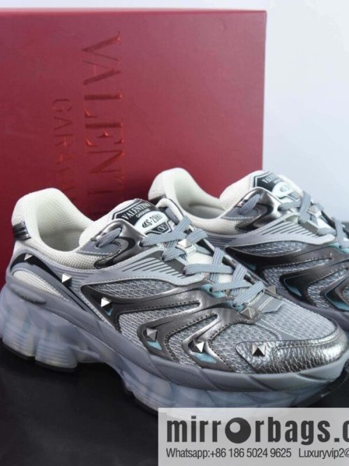 Valentino/Valentino Garavani MS-2960 Low-top Sneaker Rivet Series Low Help Thick Bottom Daddy Wind Increase Versatile Casual sneakers