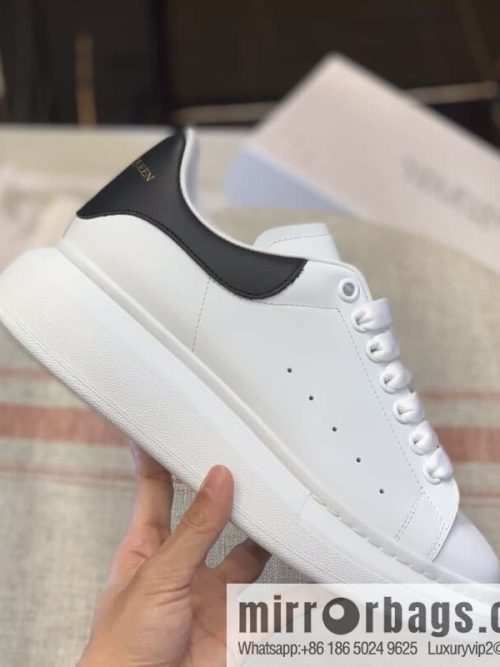 Alexander McQueen Alexander McQueen Black Leather Tail Unisex Sneakers
