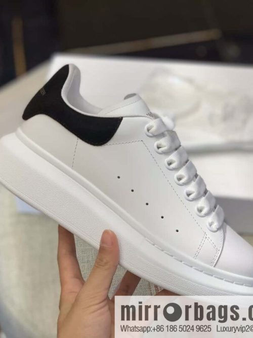 Alexander McQueen Alexander McQueen Black Fleece Tail Unisex sneakers