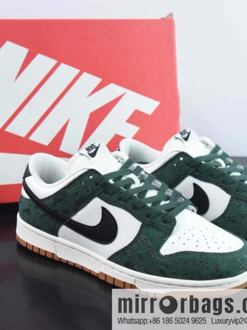Nike SB Dunk Low \"SKU\" white dark green, green snake pattern sneakers Item number: FQ8893 397