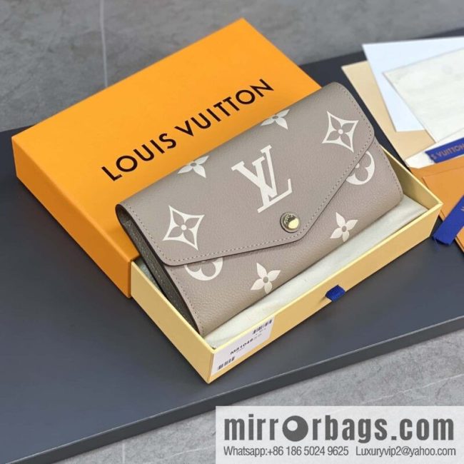 LV M81049 Sarah Wallet