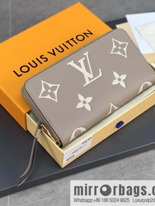 LV M69794 Zippy Wallet