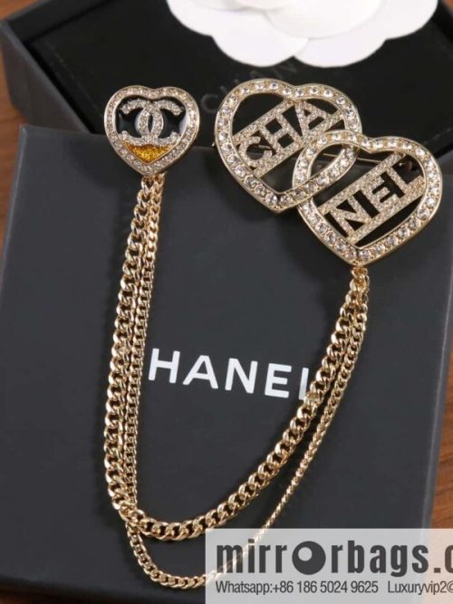 New ☑️ Chanel double c peach heart love fringed brooch