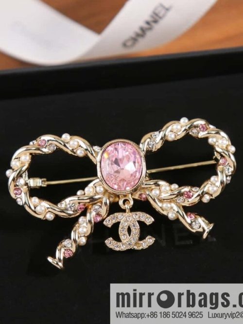 New ☑️ Chanel Double C Pink Diamond Bow Brooch