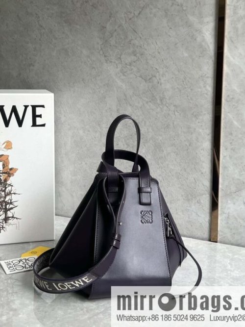 LOEWE 2023 monochrome glazed satin series Hammock bag hammock bag 0682 purple