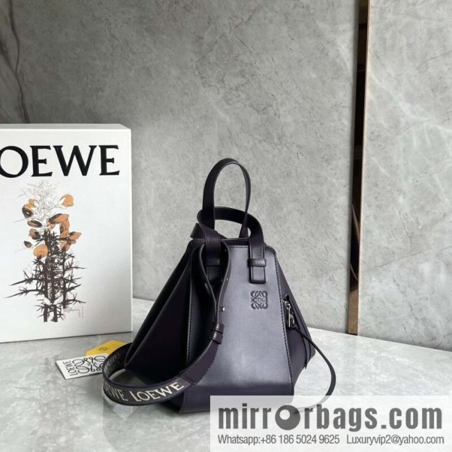 LOEWE 2023 monochrome glazed satin series Hammock bag hammock bag 0682 purple