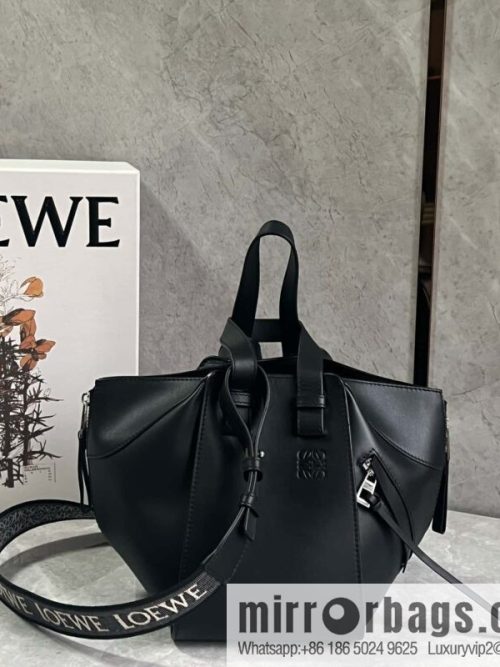 LOEWE 2023 monochrome glaze satin series Hammock bag hammock bag 0682 black