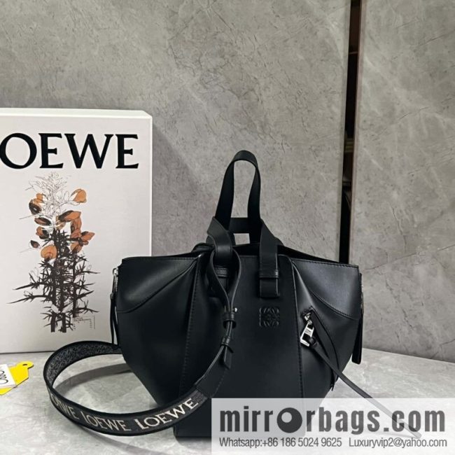 LOEWE 2023 monochrome glaze satin series Hammock bag hammock bag 0682 black