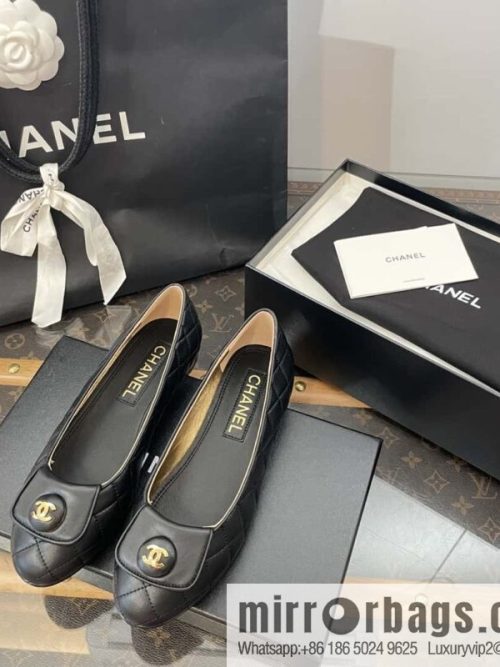 𝗖𝗛*𝗔𝗡𝗟 | xiaoxiang pair of gold buckle rhombus ballet shoes