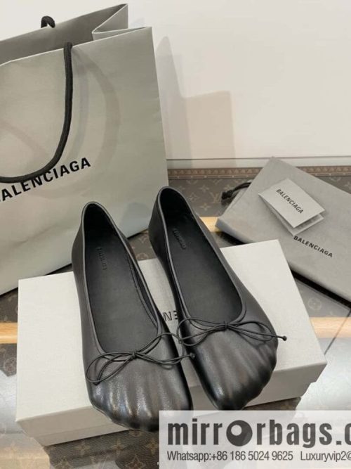 𝐁𝐚𝐥𝐞𝐧𝐜𝐢𝐚𝐠𝐚||𝟐𝟎𝟐𝟑 Balenciaga\'s new five-finger ballet shoes