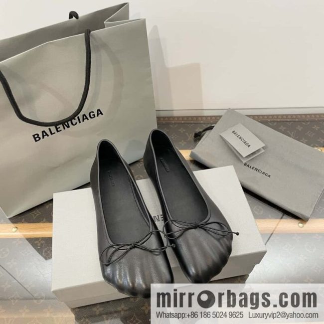 𝐁𝐚𝐥𝐞𝐧𝐜𝐢𝐚𝐠𝐚||𝟐𝟎𝟐𝟑 Balenciaga\'s new five-finger ballet shoes