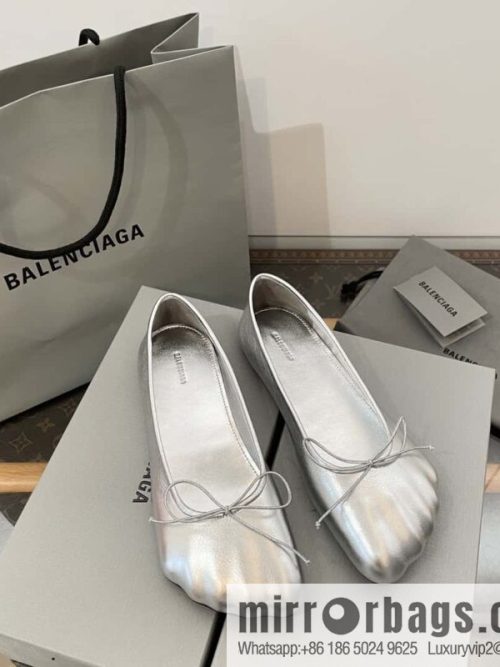 𝐁𝐚𝐥𝐞𝐧𝐜𝐢𝐚𝐠𝐚||𝟐𝟎𝟐𝟑 Balenciaga\'s new five-finger ballet shoes