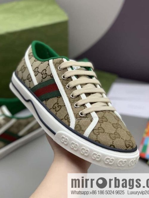 GUCCI apricot double G canvas, red and green webbing 1977 men\'s and women\'s canvas shoes