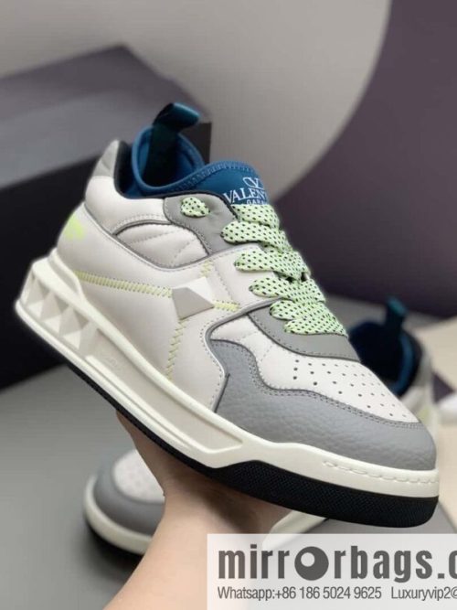 VALENTINO Valentino, cowhide, large rivets VLTN screen-printed logo, couple\'s low-top sneakers