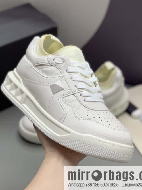 VALENTINO Valentino, cowhide, large rivets VLTN screen-printed logo, couple\'s low-top sneakers