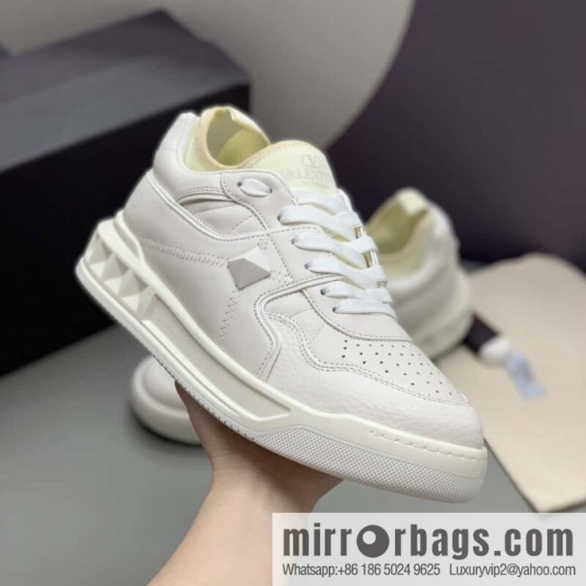 VALENTINO Valentino, cowhide, large rivets VLTN screen-printed logo, couple\'s low-top sneakers
