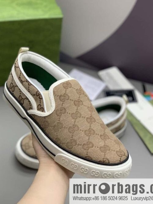 GUCCI Beige and Ebony Classic GG Canvas, Men\'s Casual Shoes