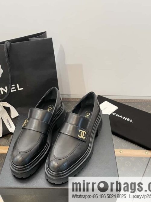 CHANEL Small Fragrant Rhombus Small Gold Button Platform Loafers