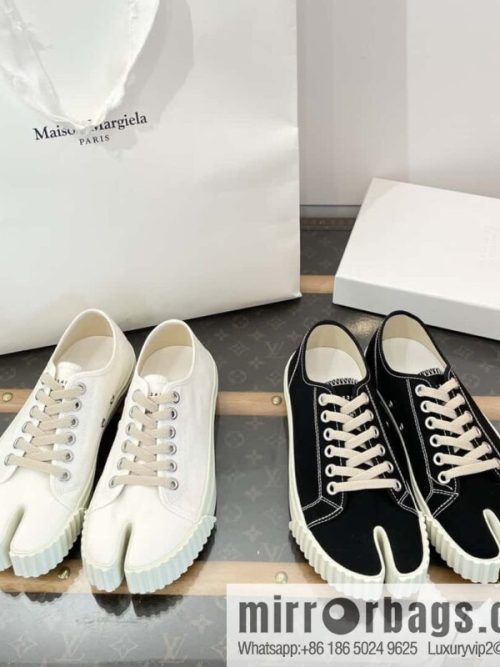 Maison Margiela Split-toed Canvas Little White Shoes