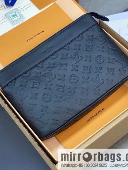 LV M82545 Pochette Voyage Souple