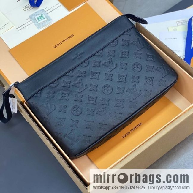 LV M82545 Pochette Voyage Souple