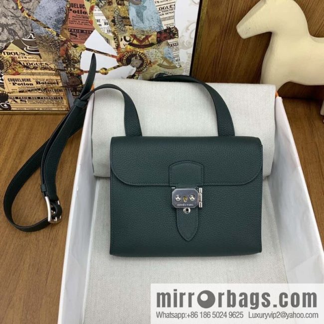 Hermès messenger bag Sac a depeches 21cm togo leather 6O pine and cypress green, silver buckle