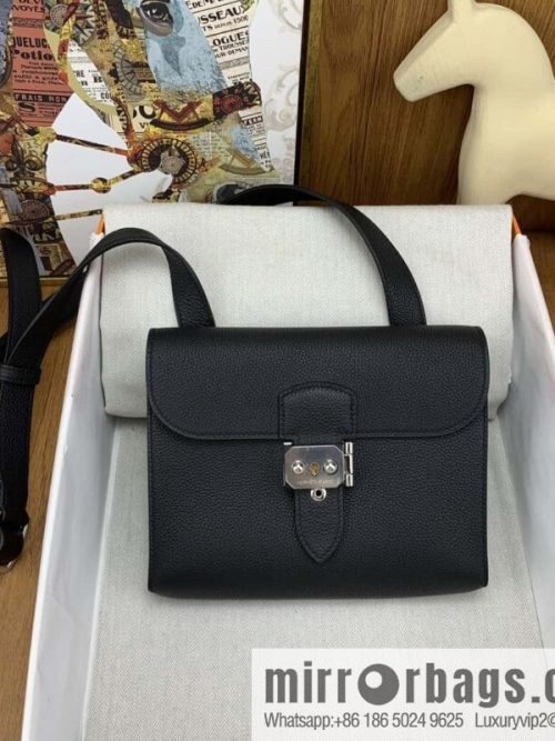 Hermès Messenger Bag Sac a depeches 21cm togo leather black silver buckle