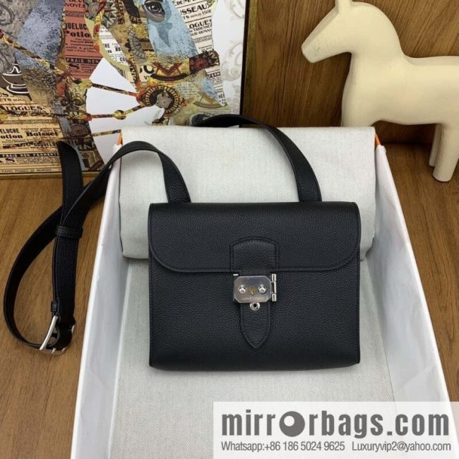Hermès Messenger Bag Sac a depeches 21cm togo leather black silver buckle