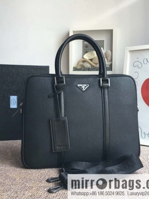 PRADA\'s latest broken leather briefcase 2VE368